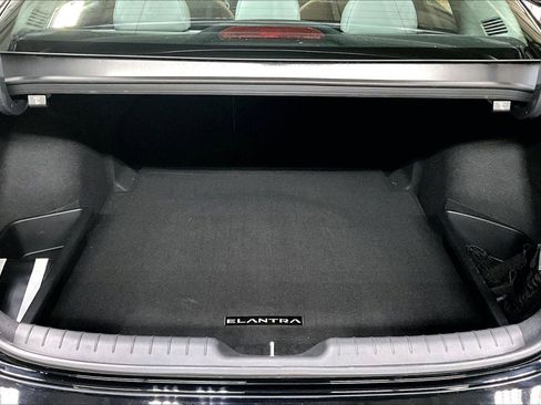 Used 2025 Hyundai Elantra Limited image 5