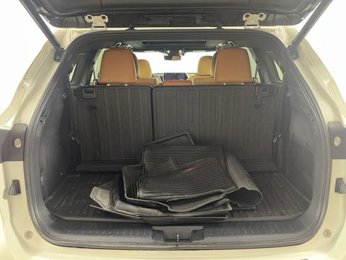 Used 2021 Toyota Highlander Platinum image 29