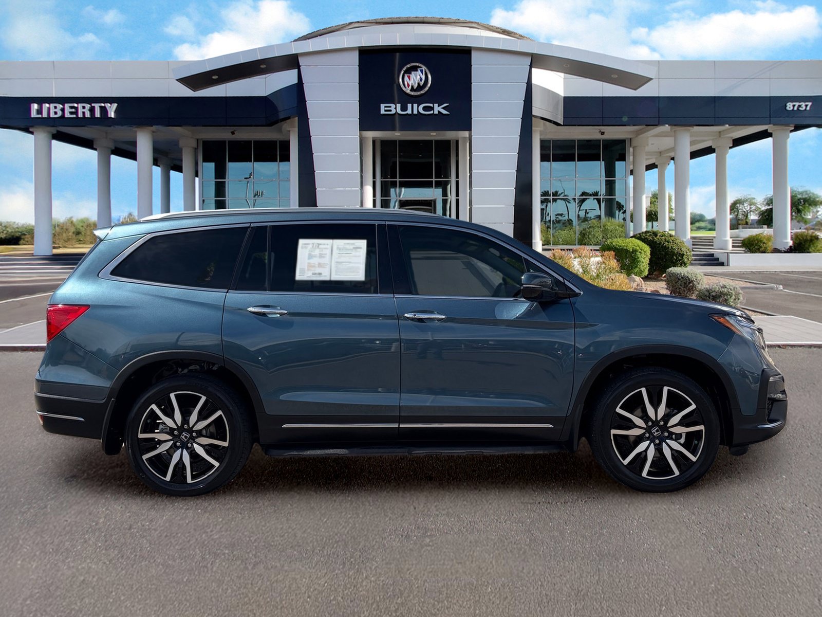 Used 2019 Honda Pilot Touring image 3