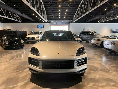 Used 2024 Porsche Cayenne Coupe AWD/4WD image 8