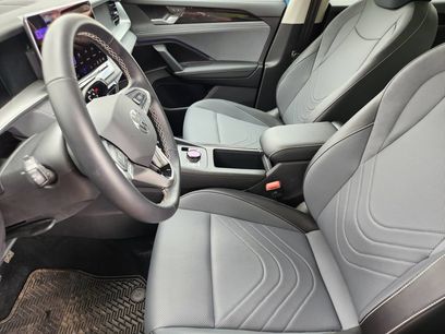 New 2025 Volkswagen Tiguan SE