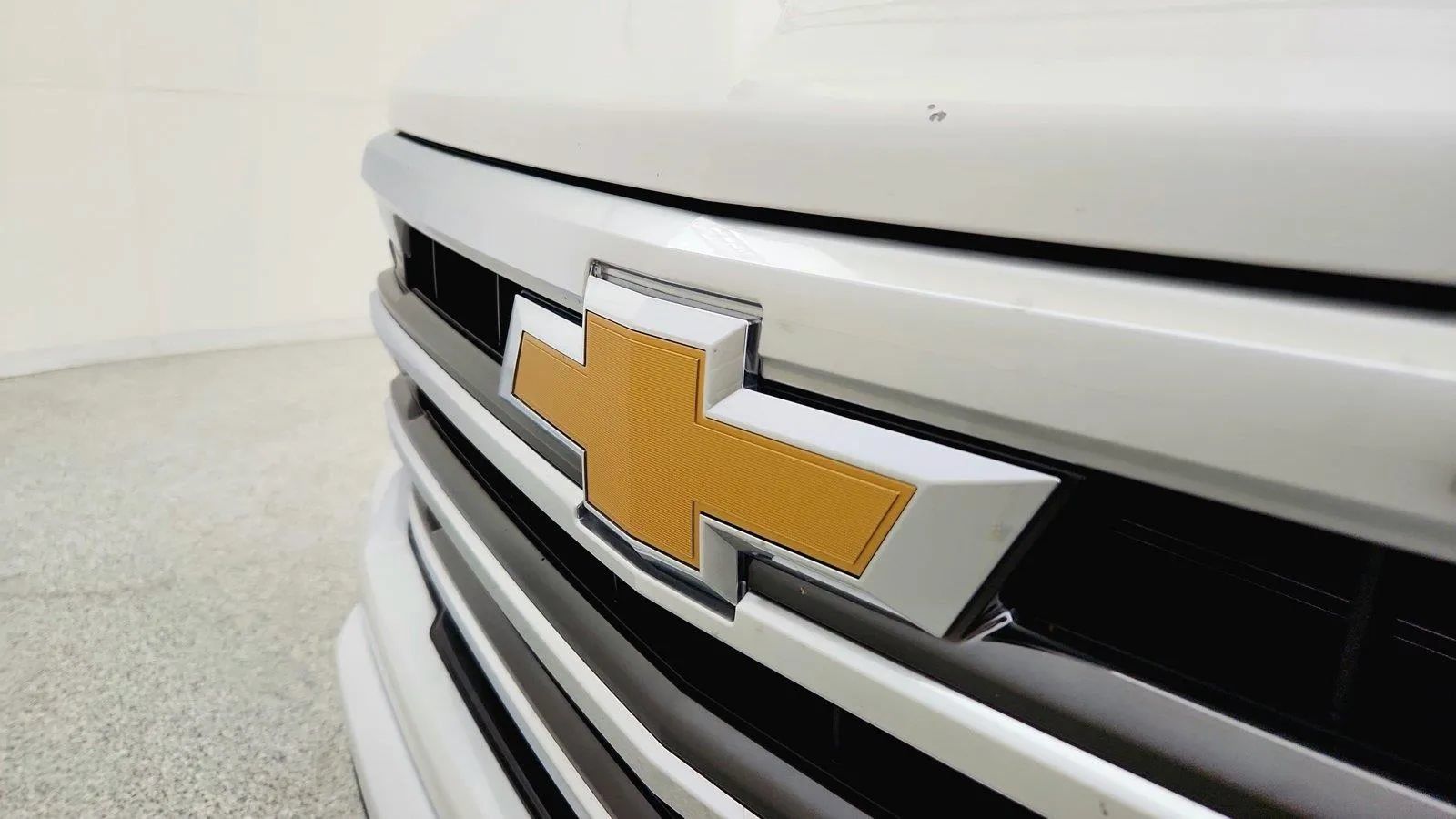 Used 2023 Chevrolet Silverado 1500 High Country w/ High Country Premium Package AWD/4WD image 38