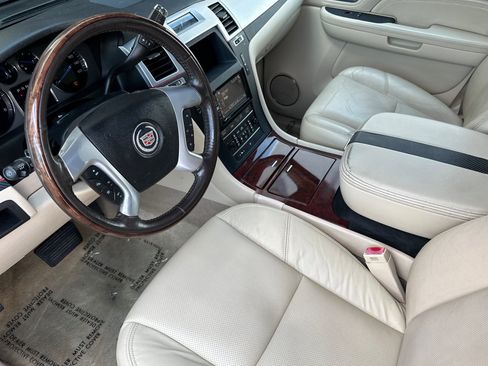 Used 2007 Cadillac Escalade AWD w/ Information Package image 10