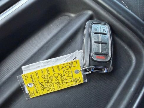 Used 2020 Chrysler Pacifica Touring-L AWD/4WD image 46