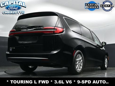 Used 2024 Chrysler Pacifica Touring-L FWD image 27
