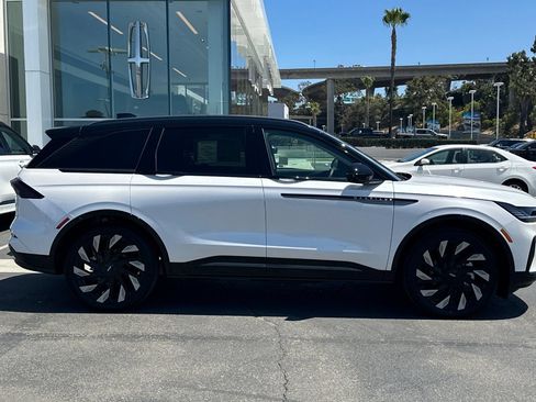 New 2026 Lincoln Nautilus Reserve w/ Jet Appearance Package AWD/4WD image 2