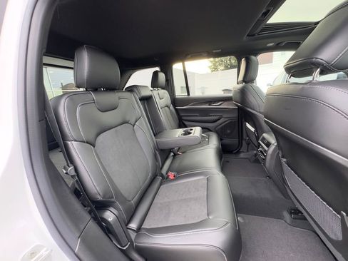 New 2026 Jeep Grand Cherokee Altitude image 22