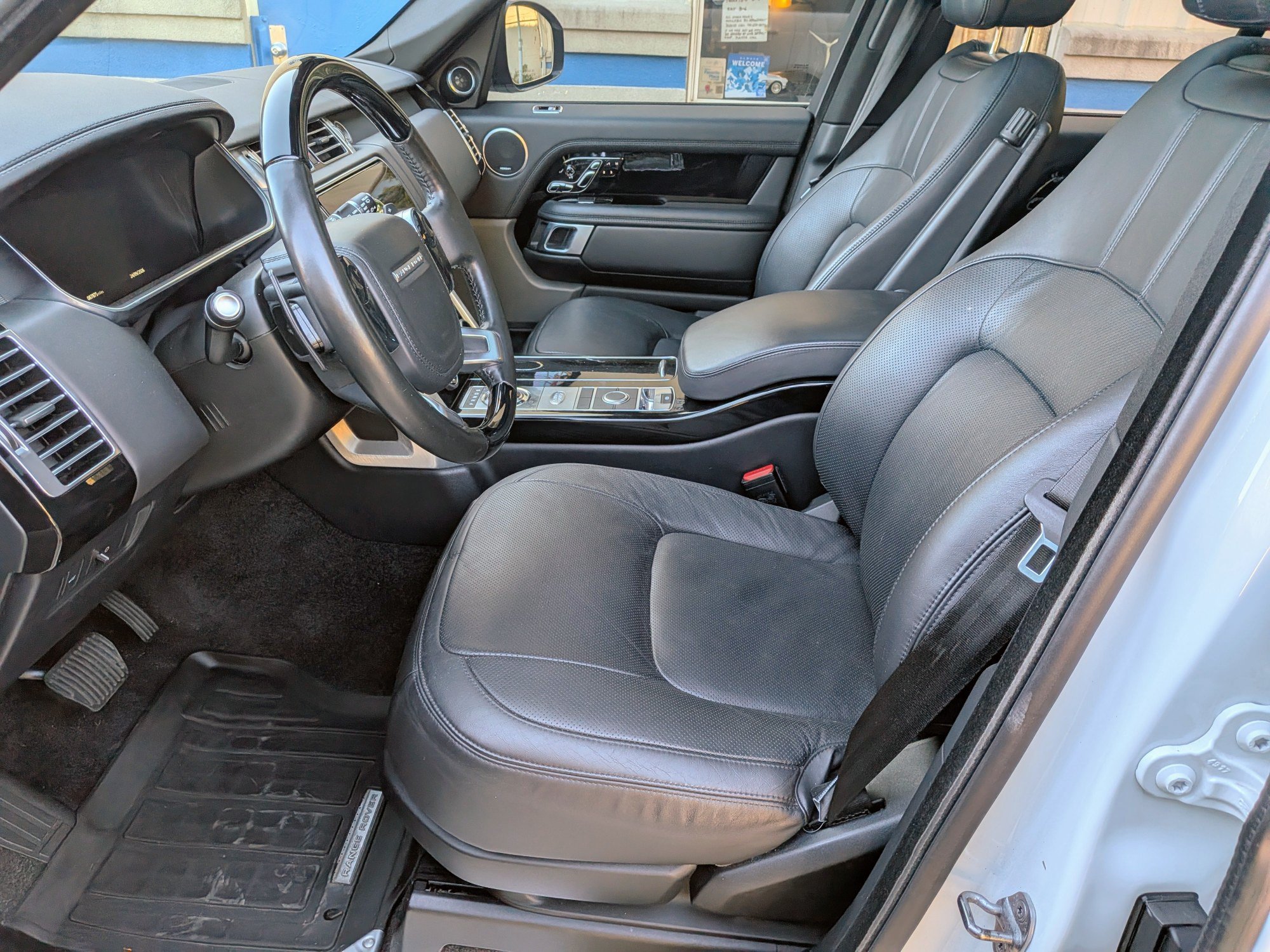 Used 2018 Land Rover Range Rover HSE AWD/4WD image 5