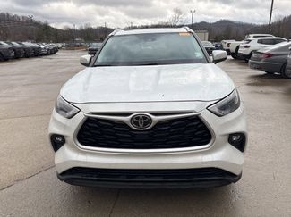 Used 2022 Toyota Highlander XLE video 2