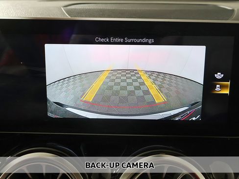 Used 2021 Mercedes-Benz GLB 250 4MATIC w/ Premium Package image 6