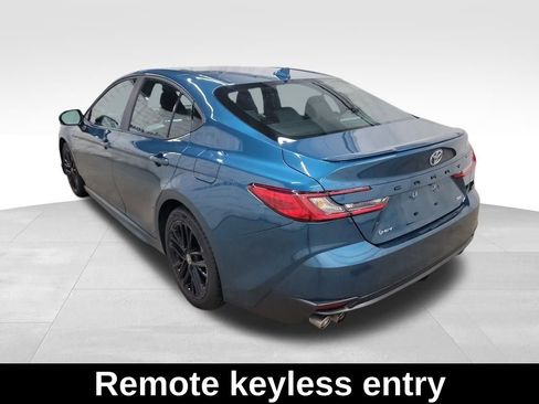 Used 2025 Toyota Camry SE FWD image 5