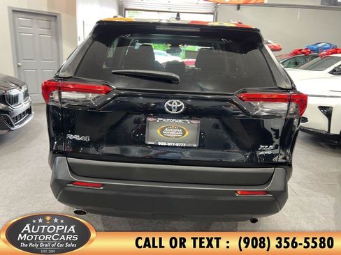 Used 2019 Toyota RAV4 XLE w/ Convenience Package AWD/4WD image 5