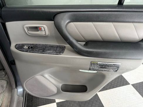 Used 2007 Toyota Land Cruiser w/ Convenience Pkg image 24