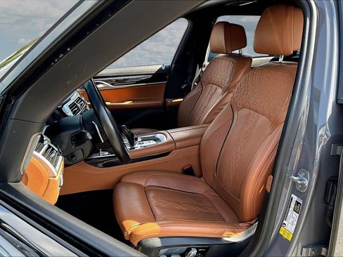 Used 2020 BMW 740i w/ M Sport Package RWD image 21