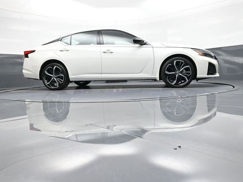 Used 2024 Nissan Altima 2.5 SR image 27