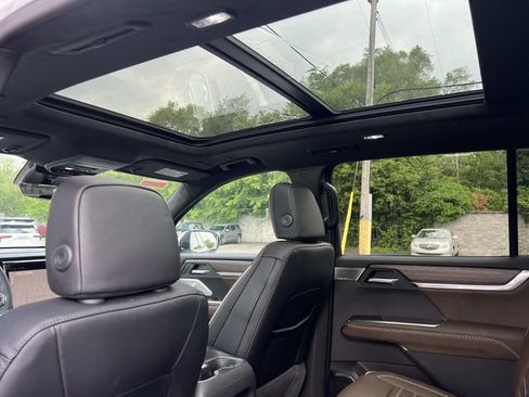 New 2026 GMC Acadia Denali Ultimate w/ LPO, Floor Liner Package AWD/4WD image 14