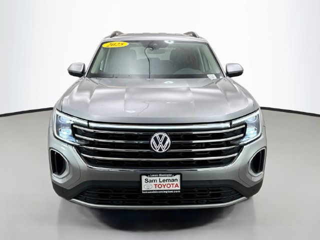 Used 2025 Volkswagen Atlas SE AWD/4WD image 2