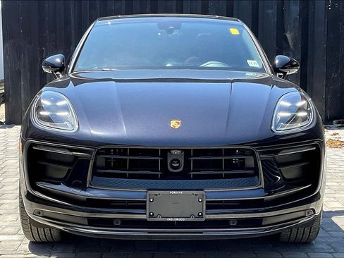 Certified 2025 Porsche Macan image 8