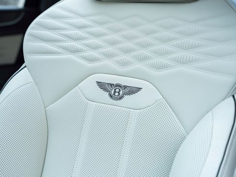 Certified 2025 Bentley Bentayga image 24