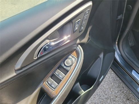 Used 2017 Chevrolet Malibu Premier image 20