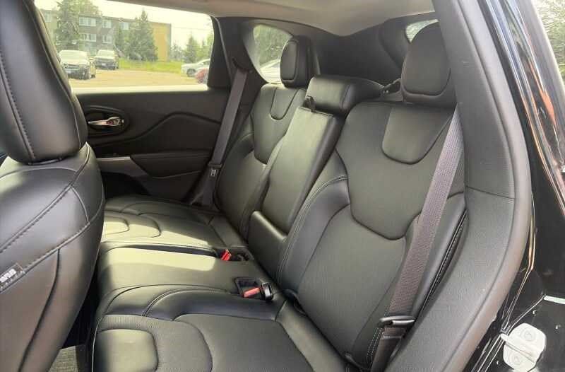 Used 2022 Jeep Cherokee Latitude Lux w/ Sun & Sound Group AWD/4WD image 7