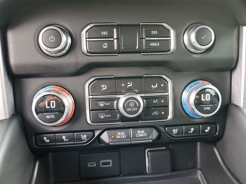 Used 2023 GMC Yukon XL SLT AWD/4WD image 18