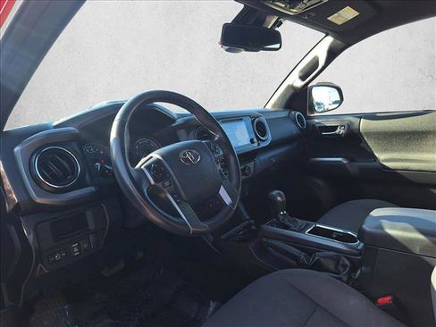 Used 2018 Toyota Tacoma TRD Off-Road image 9