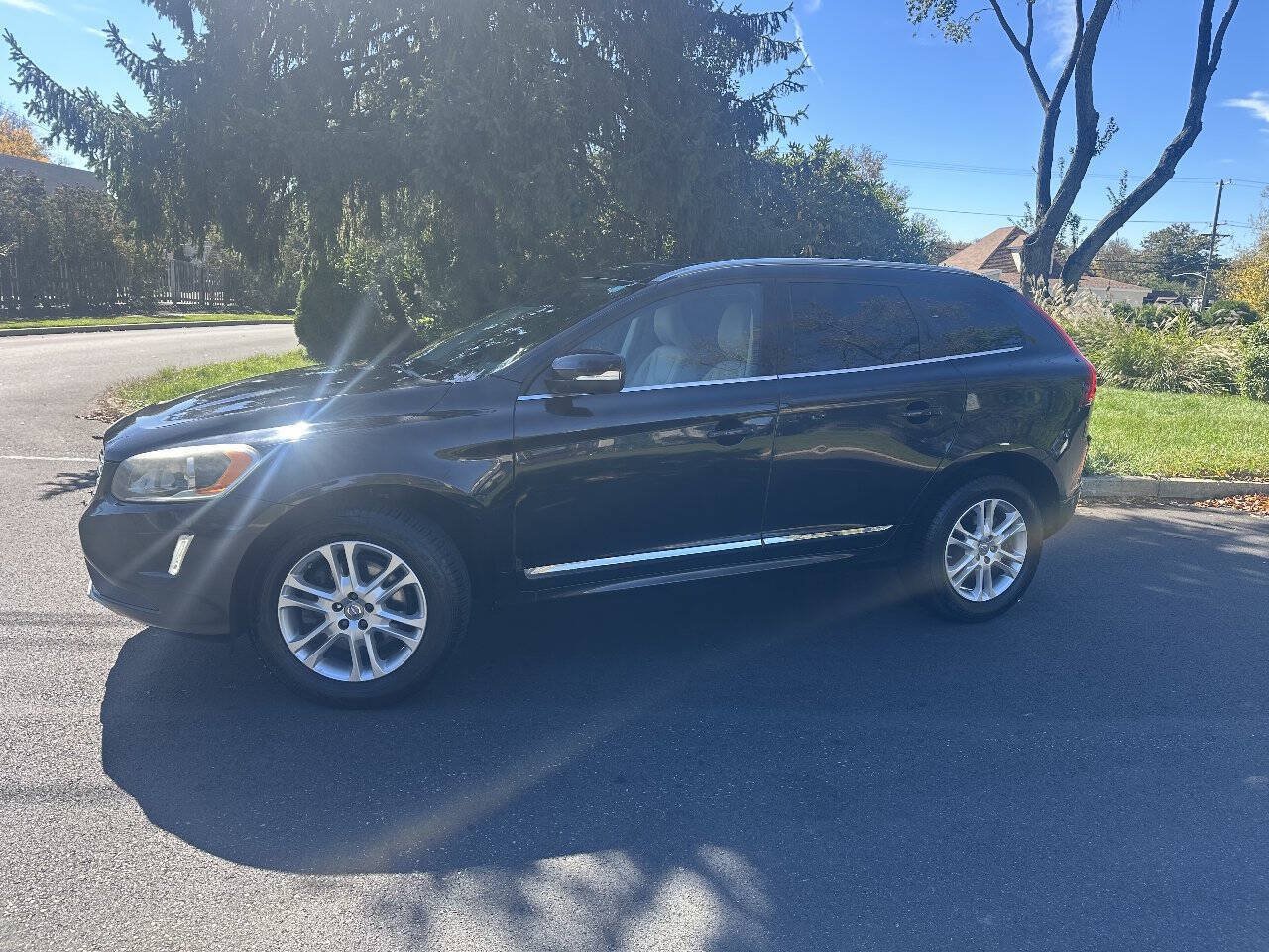 Used 2015 Volvo XC60 T5 AWD/4WD image 4