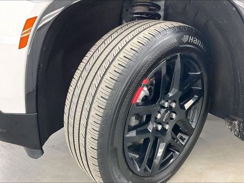 Used 2023 Chevrolet Traverse Premier w/ Redline Edition AWD/4WD image 34
