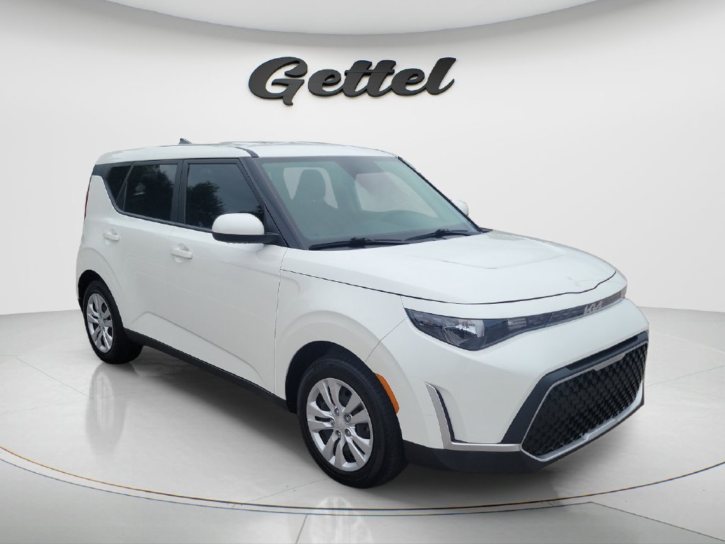 Used 2025 Kia Soul LX FWD image 3