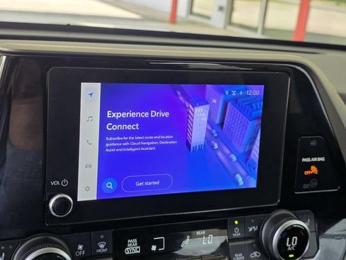 Used 2023 Toyota Highlander XLE FWD image 18