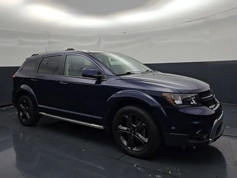 Used 2020 Dodge Journey Crossroad FWD image 2