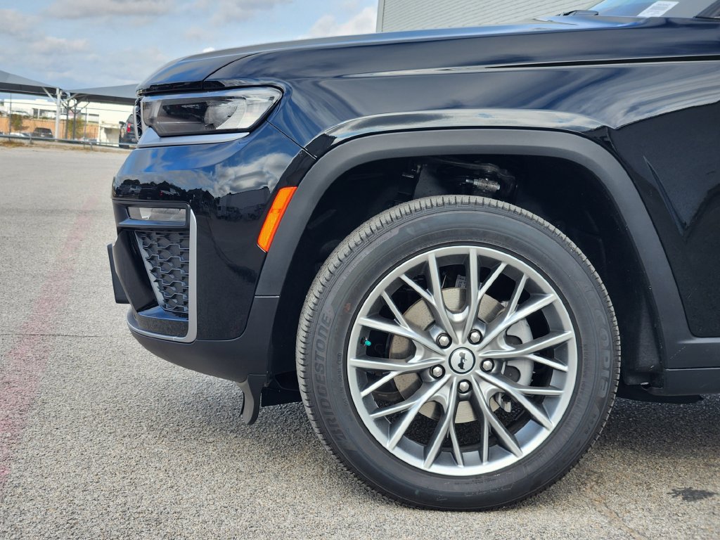 New 2027 Jeep Grand Cherokee Limited RWD image 5
