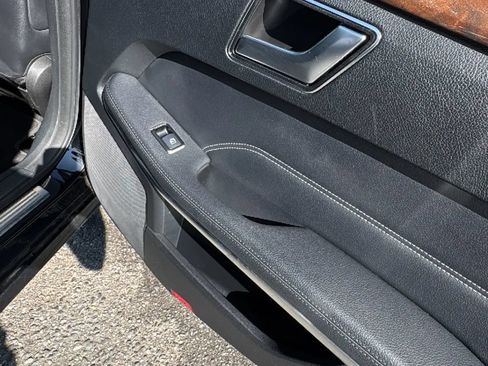 Used 2014 Mercedes-Benz E 350 4MATIC Sedan image 21