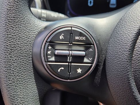 Used 2025 Kia Soul LX w/ LX Technology Package FWD image 24