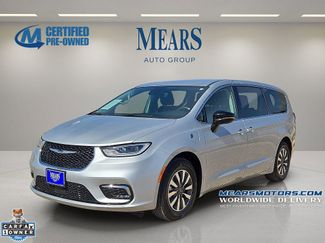 Used 2024 Chrysler Pacifica Select video 1