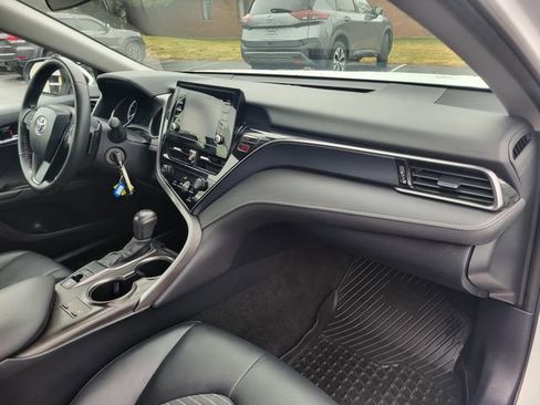 Used 2024 Toyota Camry SE image 29