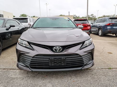 Used 2021 Toyota Camry LE image 4
