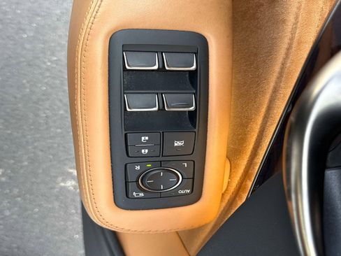 Used 2022 Lexus LS 500 w/ Interior Upgrade Package image 18