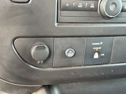 Used 2024 GMC Savana 2500 w/ Driver Convenience Package image 13