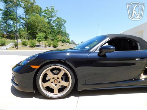 Used 2021 Porsche 718 Boxster image 11