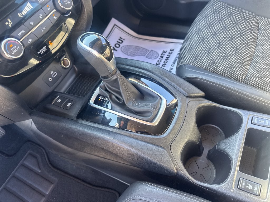 Used 2022 Nissan Rogue Sport SV w/ Technology Package FWD image 22