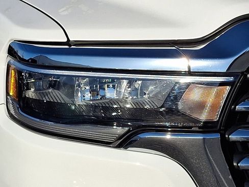 Used 2025 RAM 1500 Laramie image 12