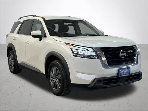 Used 2024 Nissan Pathfinder SV AWD/4WD image 8