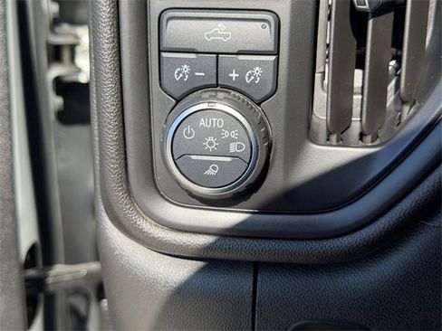 Used 2020 Chevrolet Silverado 2500 Custom w/ Custom Value Package image 30