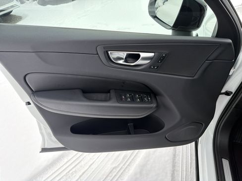 Certified 2025 Volvo XC60 B5 Core image 5