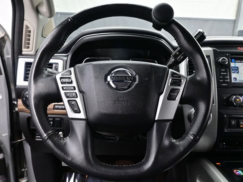 Used 2016 Nissan Titan SL image 24