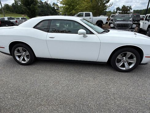 Used 2020 Dodge Challenger SXT RWD image 7