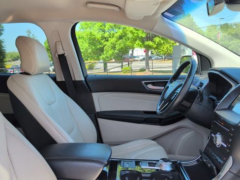 Used 2019 Ford Edge Titanium FWD image 23