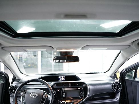 Used 2018 Toyota Prius C One image 21